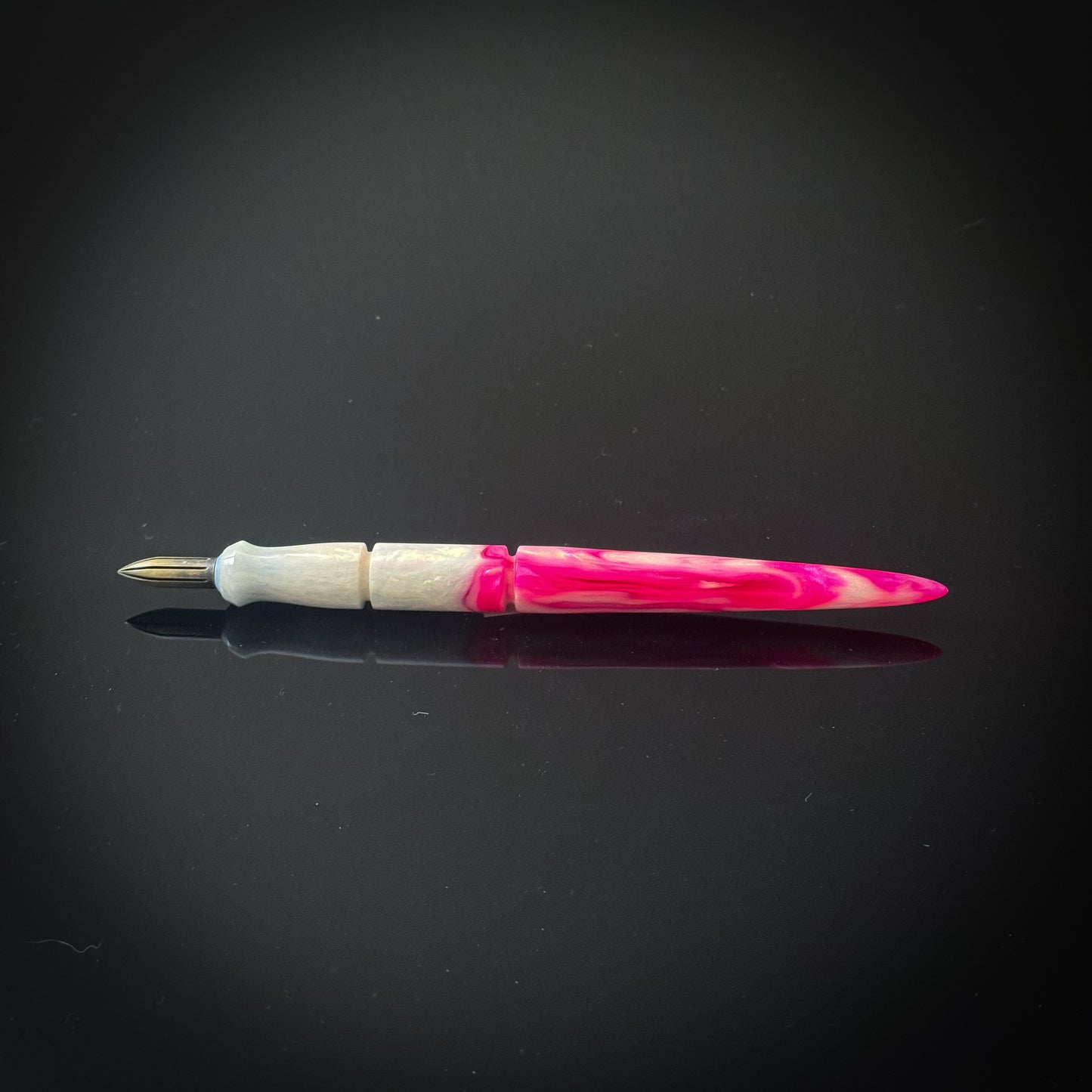 Dreamhouse Contoured Nib Holder