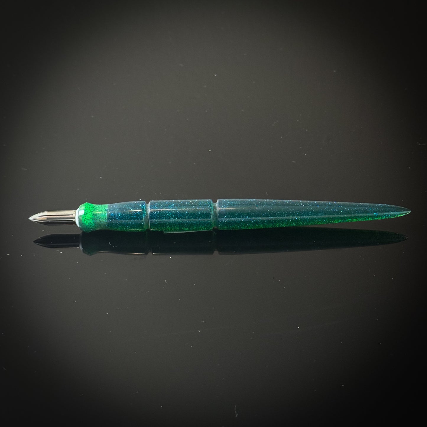 Green Sparkle Contoured Nib Holder