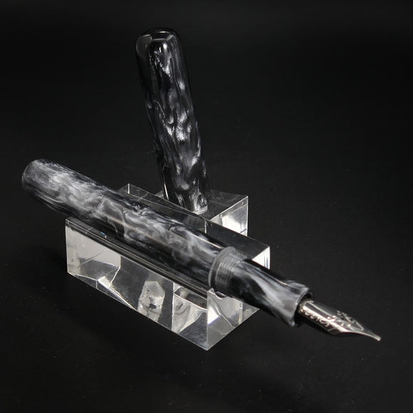 Black and Silver  Elliott Model.  Jowo Nib